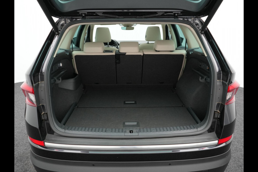 Škoda Kodiaq 2.0 TSI 4x4 Style 180pk DSG | Panodak | Trekhaak af Fabriek | Adaptive Cruise | Alcantara Sportstoelen Memory | 360 Camera | 19"L.M | Keyless | Sfeerverlichting | Apple Carplay | Dode Hoek Detectie |