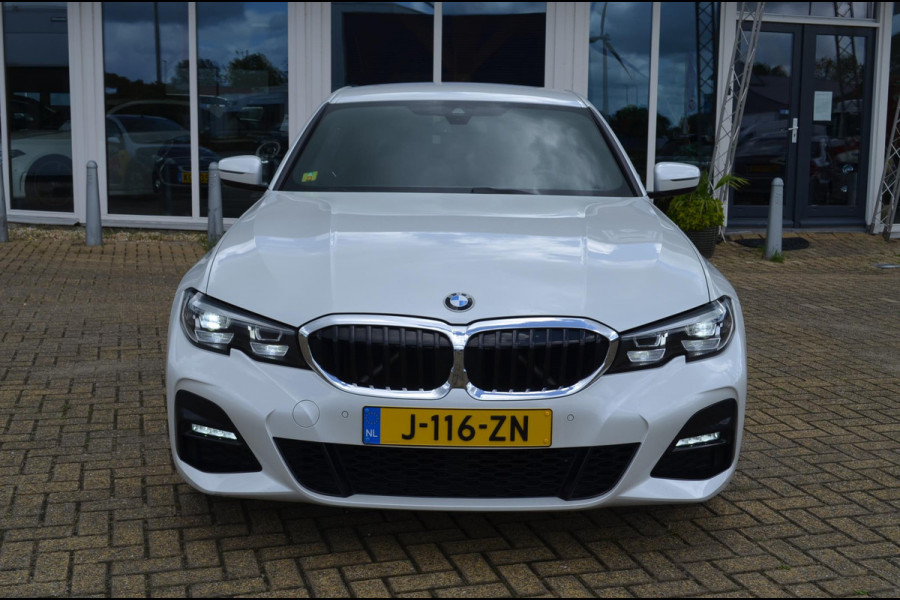 BMW 3-serie 2.0 260 pk M-Sport Edition / 19"M / Wit metallic