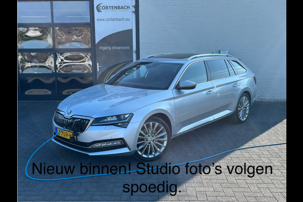 Škoda Superb Combi 1.4 TSI iV Sportline Business | Laurin&klement | Airco separaat | Zwenkbare trekhaak | Panorama dak | Adaptieve cruise | s