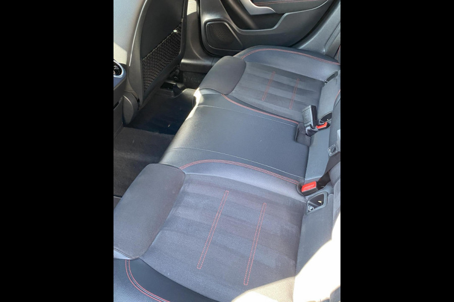 Mercedes-Benz A-Klasse 180 Business Solution AMG/ Virtual CP/ Pano/ Camera