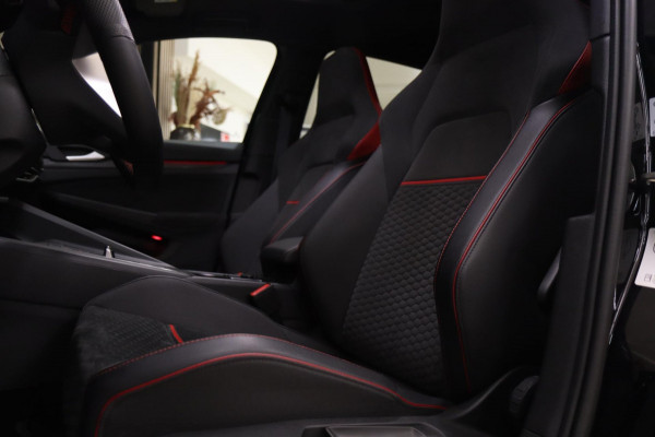 Volkswagen Golf 2.0 TSI GTI CLUBSPORT /PANO/IQ-LIGHT/KEYLES/HUD/HK/VOL