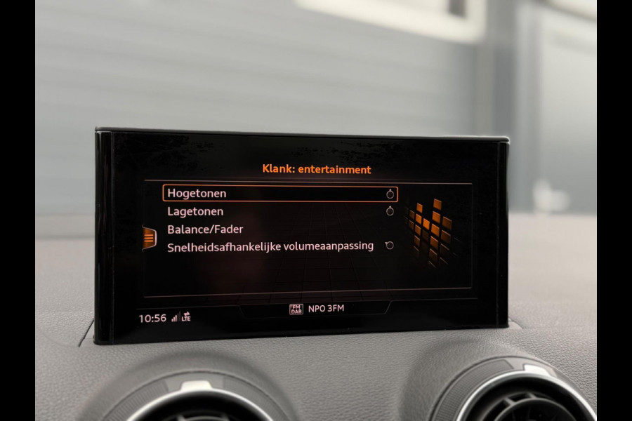 Audi Q2 35 TFSI 2x S-Line CarPlay Camera LED