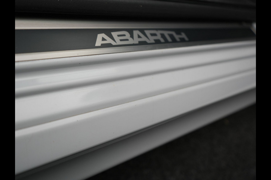 Fiat ABARTH 595 Pista 165 pk Automaat Campovolo Grau | bi Xenon  | Monza Sportuitlaat |  Apple Carplay | Sportstoelen | G Force Indicator | 17"L.M | DAB | Parkpilot |