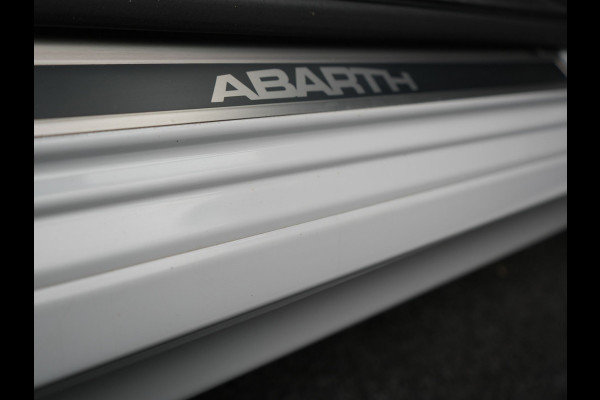 Fiat ABARTH 595 Pista 165 pk Automaat Campovolo Grau | bi Xenon  | Monza Sportuitlaat |  Apple Carplay | Sportstoelen | G Force Indicator | 17"L.M | DAB | Parkpilot |