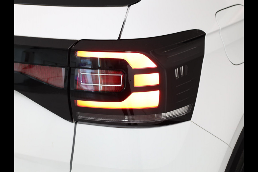 Volkswagen T-Cross 1.0 TSI R-Line 110PK DSG (Automaat) | Digitaal dashboard | Stoelverwarming | Navigatie |