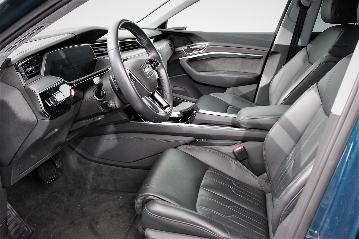 Audi e-tron e-tron 55 Quattro Advanced Selection Navigatie Camera Spiegel Camera Electrisch bedienbare achterklep Climate Control Audi e-tron e-tron 55 Quattro Advanced Selection Navigatie Camera Spiegel Camera Electrisch bedienbare achterklep Climate Control