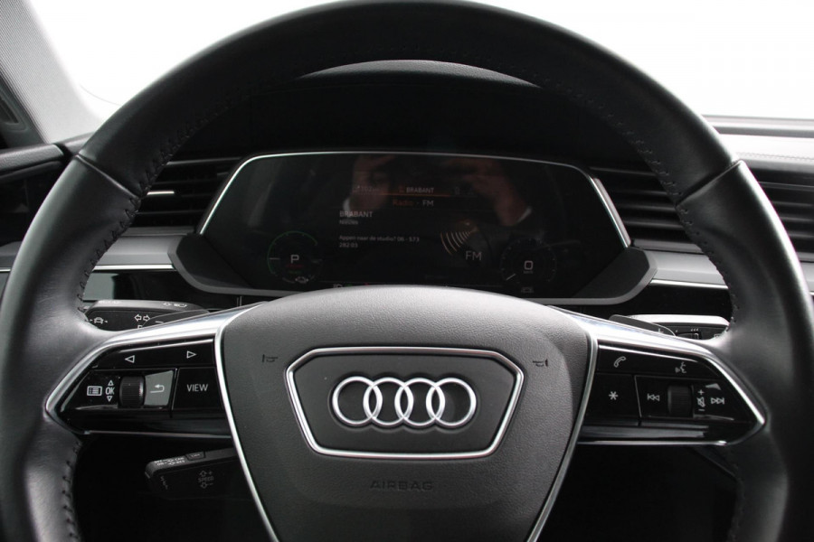 Audi e-tron e-tron 55 Quattro Advanced Selection Navigatie Camera Spiegel Camera Electrisch bedienbare achterklep Climate Control