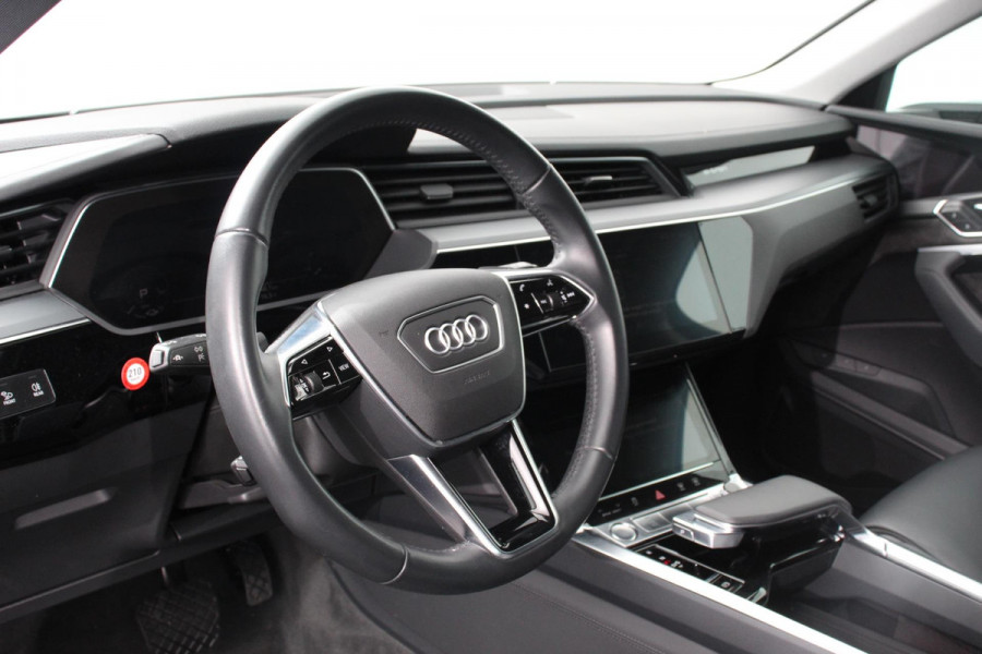 Audi e-tron e-tron 55 Quattro Advanced Selection Navigatie Camera Spiegel Camera Electrisch bedienbare achterklep Climate Control