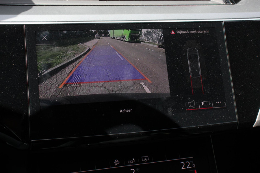 Audi e-tron e-tron 55 Quattro Advanced Selection Navigatie Camera Spiegel Camera Electrisch bedienbare achterklep Climate Control