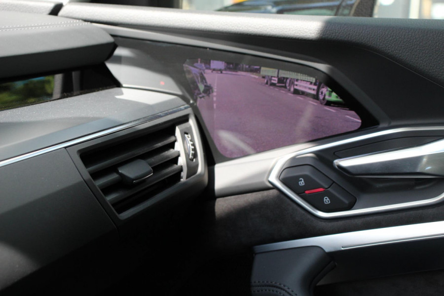 Audi e-tron e-tron 55 Quattro Advanced Selection Navigatie Camera Spiegel Camera Electrisch bedienbare achterklep Climate Control