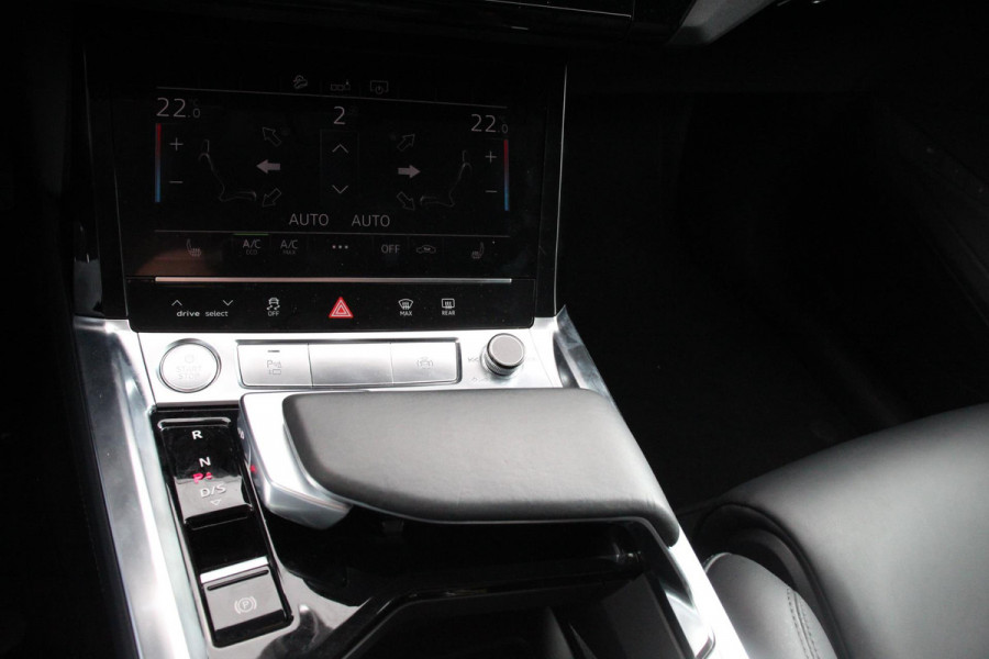 Audi e-tron e-tron 55 Quattro Advanced Selection Navigatie Camera Spiegel Camera Electrisch bedienbare achterklep Climate Control