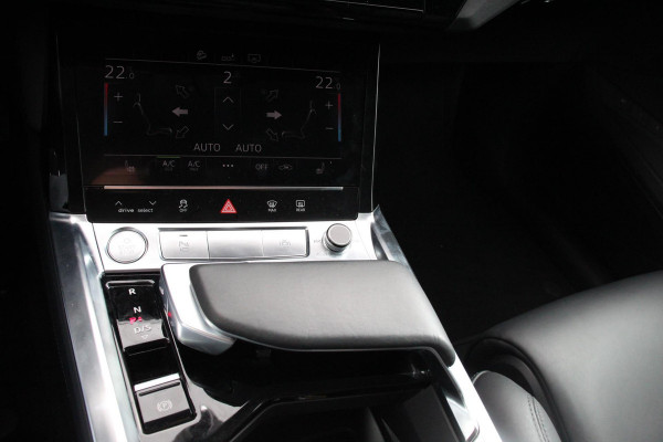 Audi e-tron e-tron 55 Quattro Advanced Selection Navigatie Camera Spiegel Camera Electrisch bedienbare achterklep Climate Control