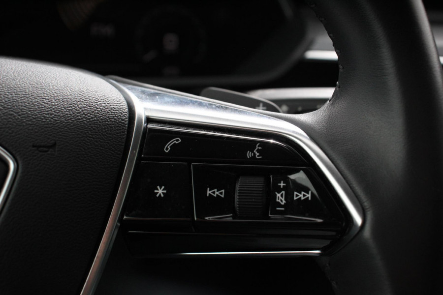 Audi e-tron e-tron 55 Quattro Advanced Selection Navigatie Camera Spiegel Camera Electrisch bedienbare achterklep Climate Control