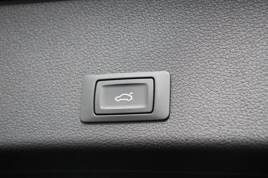 Audi e-tron e-tron 55 Quattro Advanced Selection Navigatie Camera Spiegel Camera Electrisch bedienbare achterklep Climate Control