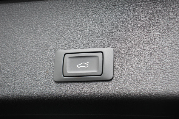 Audi e-tron e-tron 55 Quattro Advanced Selection Navigatie Camera Spiegel Camera Electrisch bedienbare achterklep Climate Control