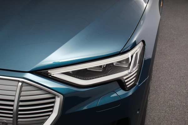 Audi e-tron e-tron 55 Quattro Advanced Selection Navigatie Camera Spiegel Camera Electrisch bedienbare achterklep Climate Control