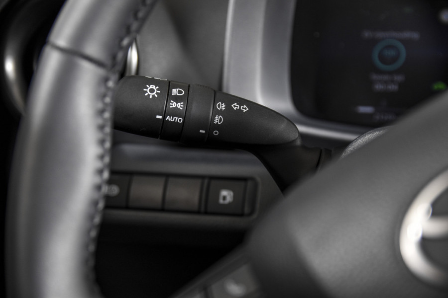 Toyota C-HR 2.0 Hybrid 200 Dynamic | Dig. Cockpit | Adapt. Cruise | Stoel-+Stuurverw. | PDC | Camera | NAV + App. Connect | ECC | LM 18" | 4737