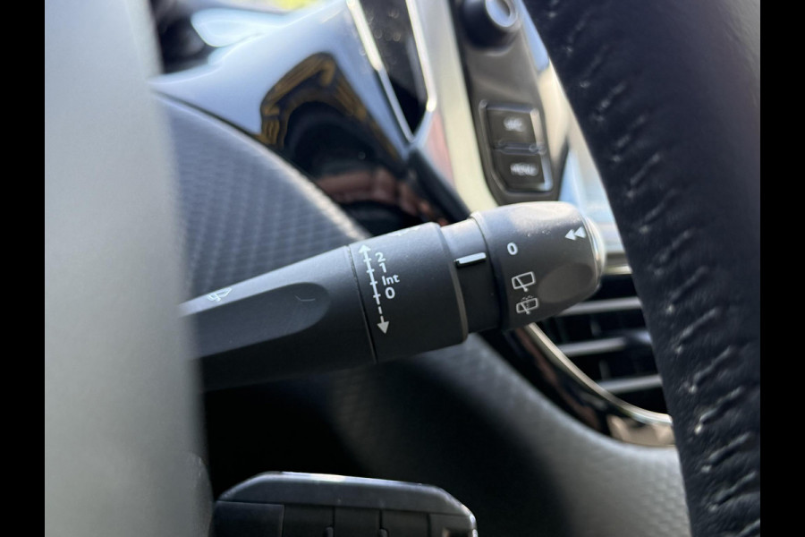 Peugeot 2008 1.2 PureTech Active 2e Eigenaar,Navi,Trekhaak,Pano,Cruise,Clima,N.A.P,110pk,Nieuwe APK bij Aflevering