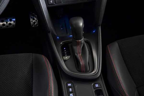 Toyota Yaris Cross 1.5 Hybrid 115 PK GR Sport | Dig. Cockpit | Adapt. Cruise | Stoel-+Stuurverw. | PDC | Camera | NAV + App. Connect | ECC | LM 18" | 7949