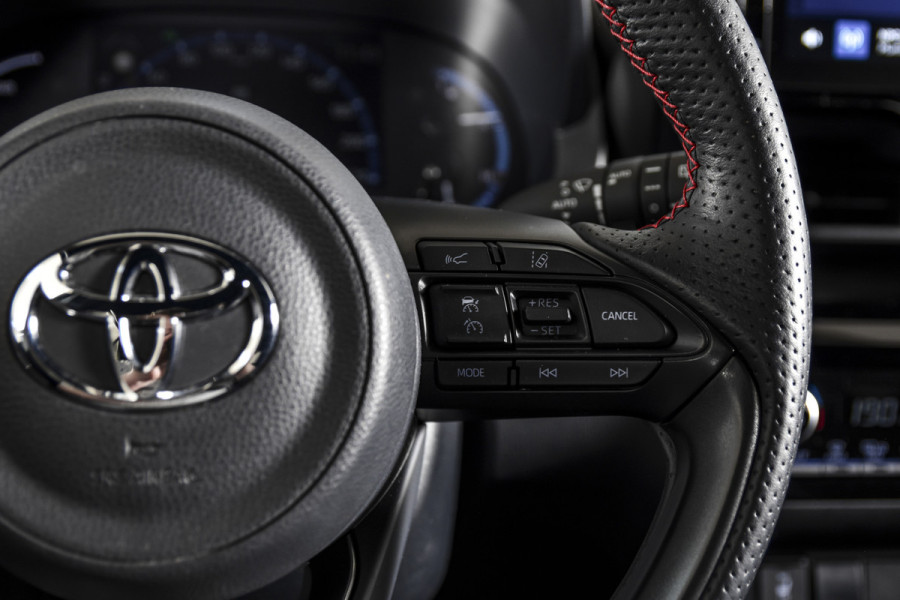 Toyota Yaris Cross 1.5 Hybrid 115 PK GR Sport | Dig. Cockpit | Adapt. Cruise | Stoel-+Stuurverw. | PDC | Camera | NAV + App. Connect | ECC | LM 18" | 7949