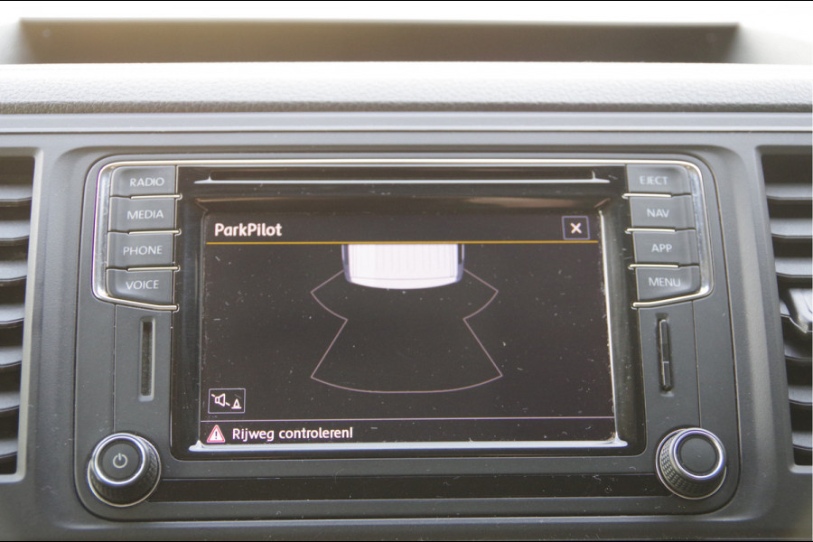 Volkswagen Transporter 2.0 TDI 3-ZITS, 204PK AUT. TREKHAAK, ADAPT. CRUISE, STANDKACHEL, NAVI, STOELVERWARMING