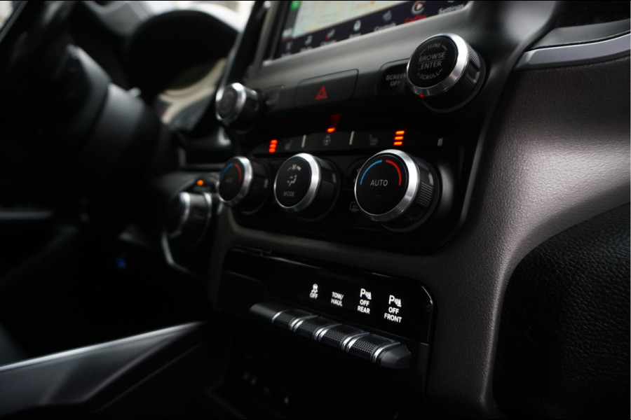 Dodge Ram 1500 5.7 V8 4x4 Crew Cab Big Horn Apple Carplay Camera Leer Trekhaak LPG Stoelverwarming Stuurverwarming