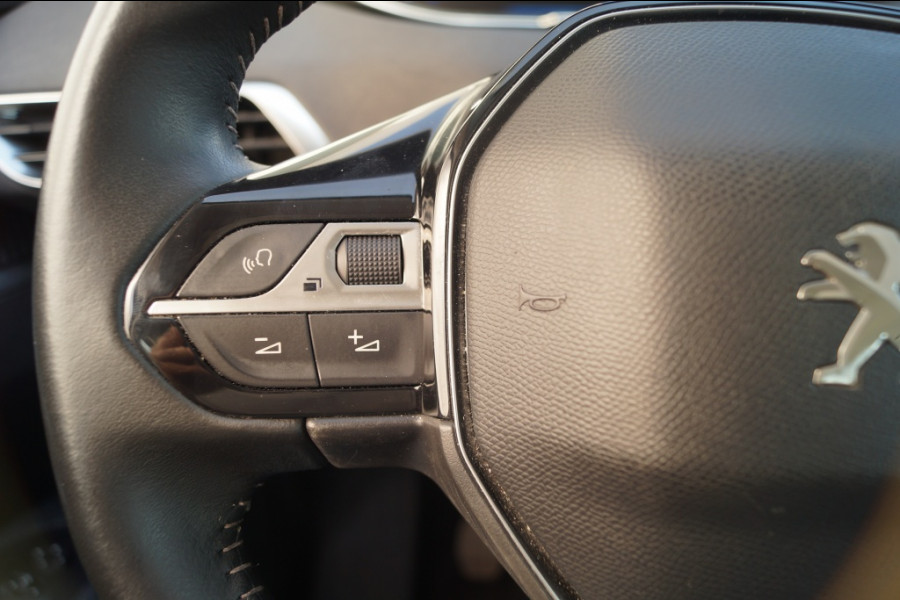 Peugeot 5008 1.2 PureTech 130pk Executive 7-persoons -NAVI-ECC-