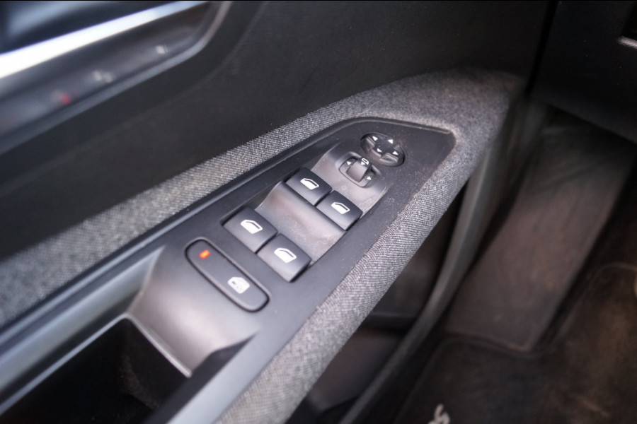 Peugeot 5008 1.2 PureTech 130pk Executive 7-persoons -NAVI-ECC-