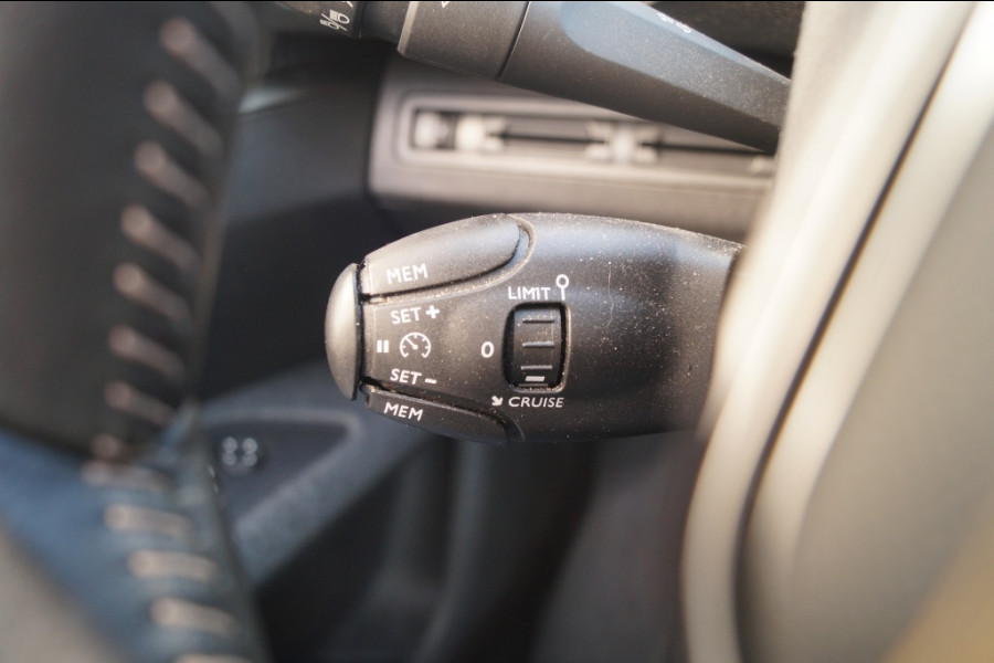 Peugeot 5008 1.2 PureTech 130pk Executive 7-persoons -NAVI-ECC-