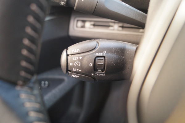 Peugeot 5008 1.2 PureTech 130pk Executive 7-persoons -NAVI-ECC-