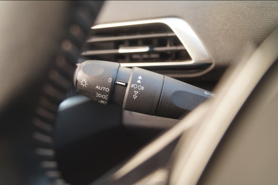 Peugeot 5008 1.2 PureTech 130pk Executive 7-persoons -NAVI-ECC-