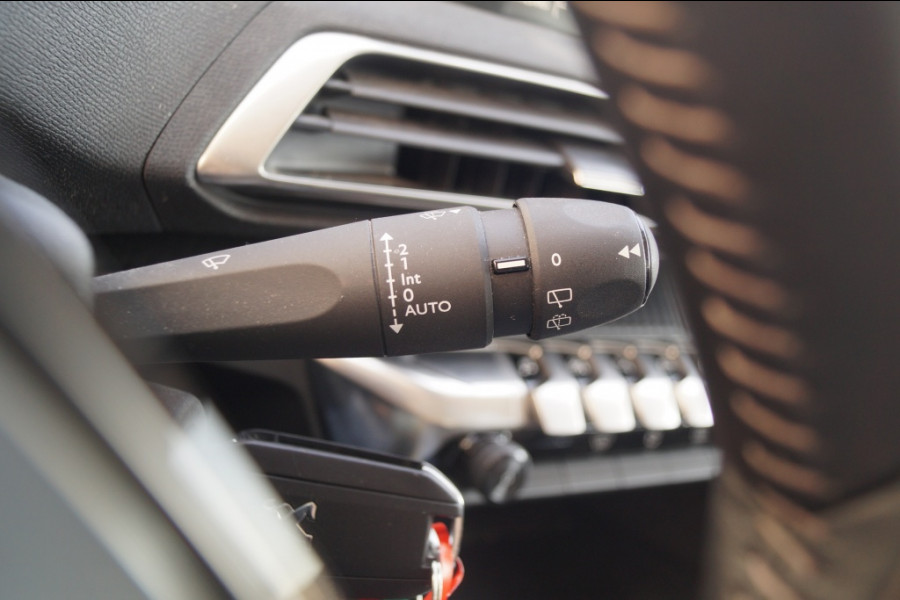 Peugeot 5008 1.2 PureTech 130pk Executive 7-persoons -NAVI-ECC-