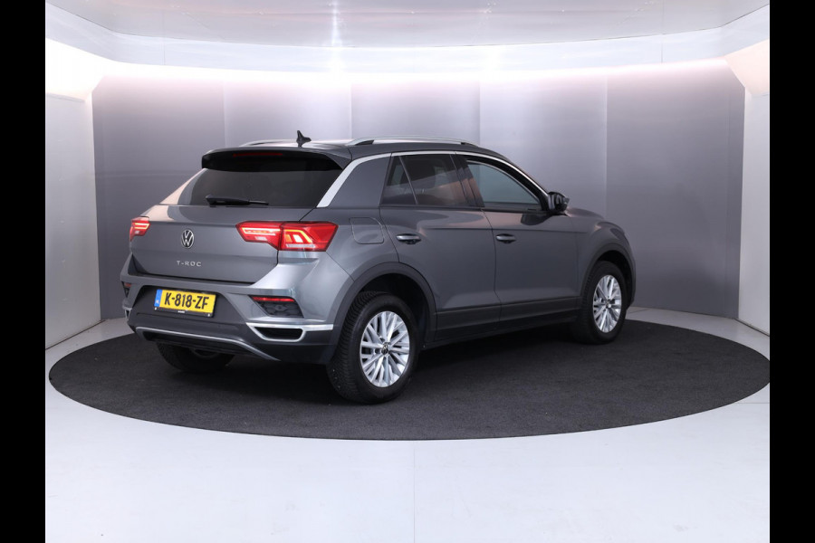 Volkswagen T-Roc 1.0 TSI Style 110 pk | Navigatie | Parkeersensoren | Adaptieve cruise control | Autom. airco |
