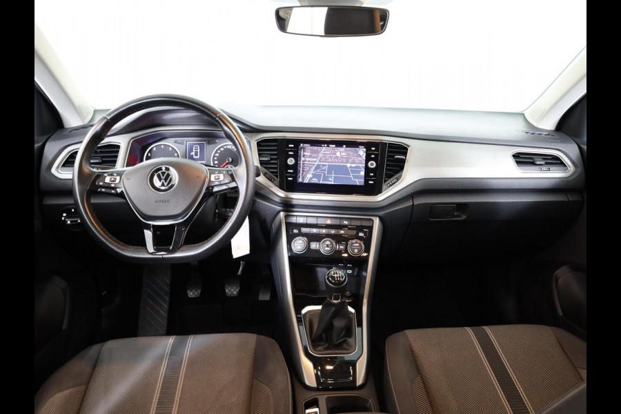 Volkswagen T-Roc 1.0 TSI Style 110 pk | Navigatie | Parkeersensoren | Adaptieve cruise control | Autom. airco |