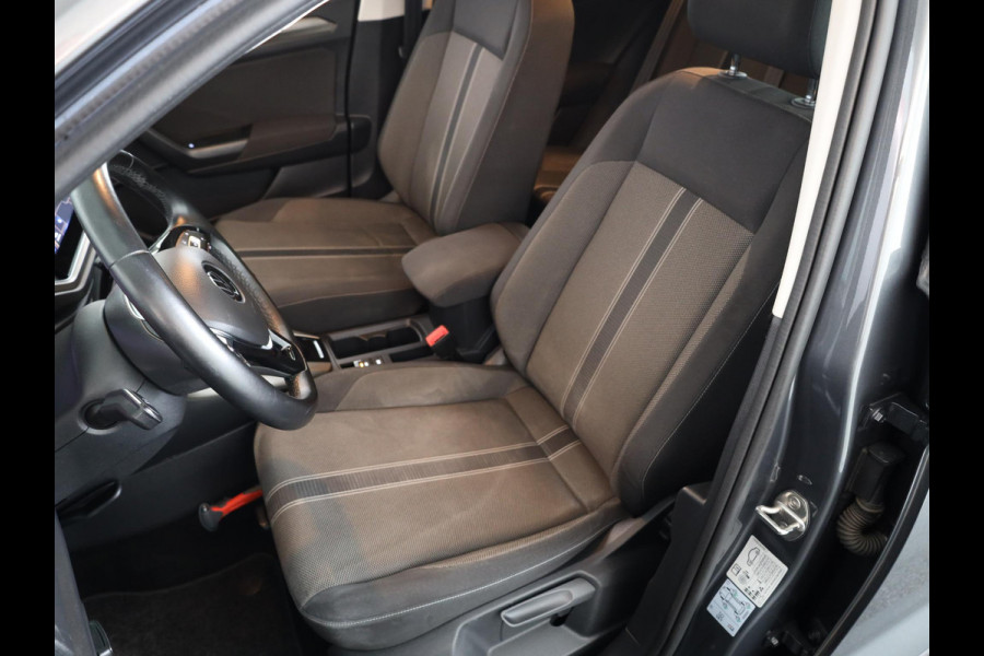 Volkswagen T-Roc 1.0 TSI Style 110 pk | Navigatie | Parkeersensoren | Adaptieve cruise control | Autom. airco |