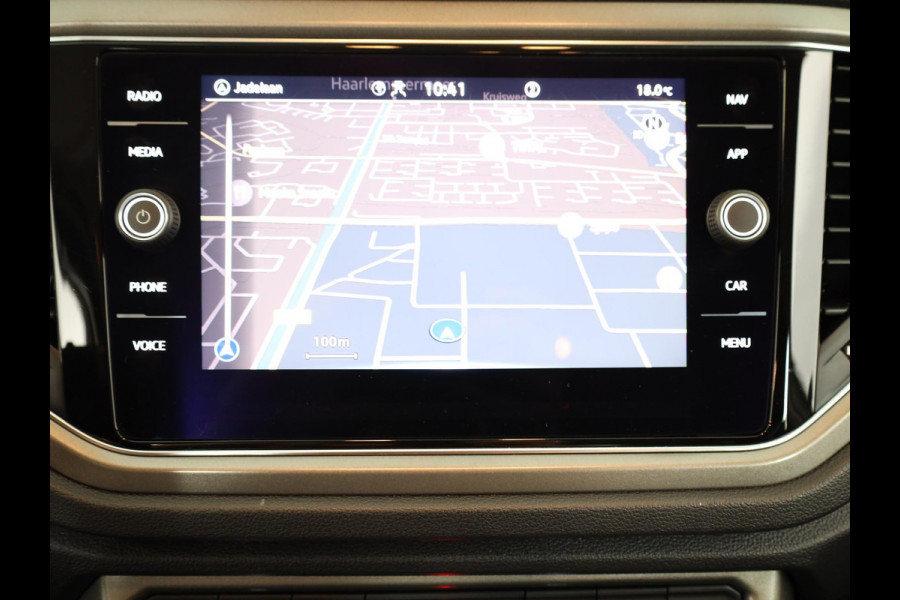 Volkswagen T-Roc 1.0 TSI Style 110 pk | Navigatie | Parkeersensoren | Adaptieve cruise control | Autom. airco |