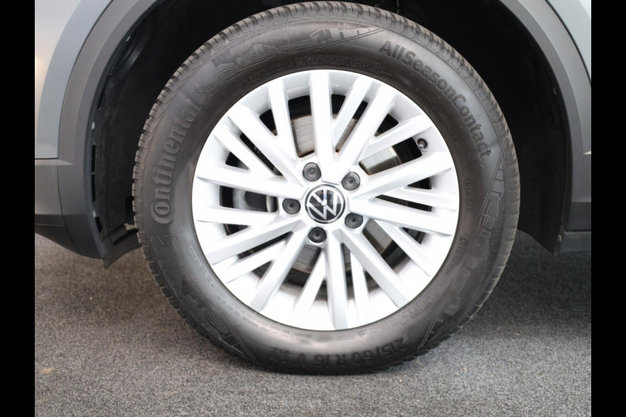 Volkswagen T-Roc 1.0 TSI Style 110 pk | Navigatie | Parkeersensoren | Adaptieve cruise control | Autom. airco |