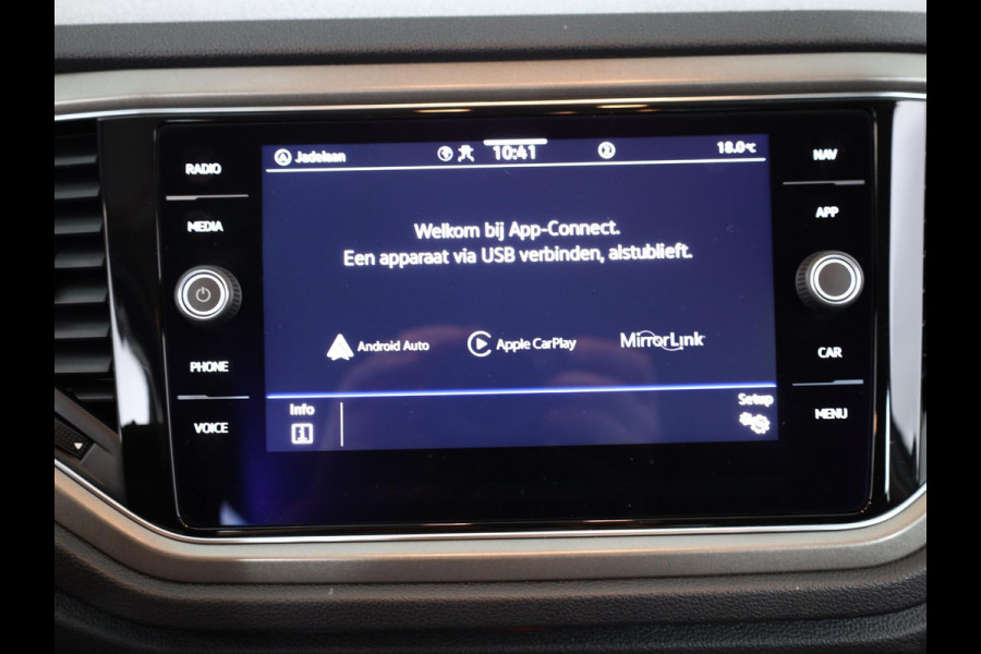 Volkswagen T-Roc 1.0 TSI Style 110 pk | Navigatie | Parkeersensoren | Adaptieve cruise control | Autom. airco |