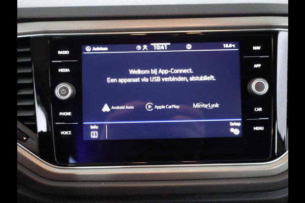 Volkswagen T-Roc 1.0 TSI Style 110 pk | Navigatie | Parkeersensoren | Adaptieve cruise control | Autom. airco |