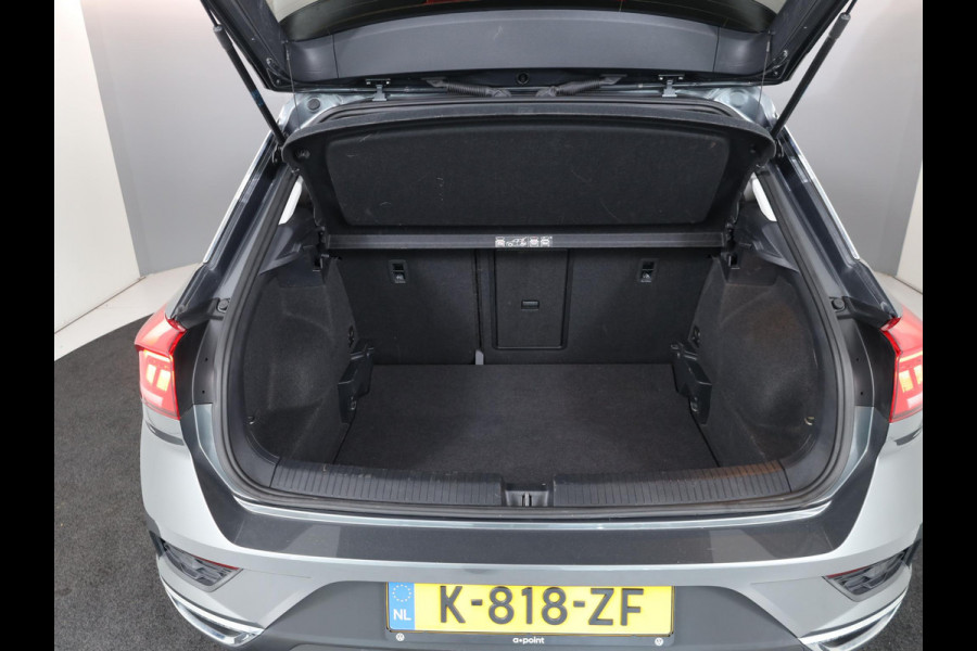 Volkswagen T-Roc 1.0 TSI Style 110 pk | Navigatie | Parkeersensoren | Adaptieve cruise control | Autom. airco |