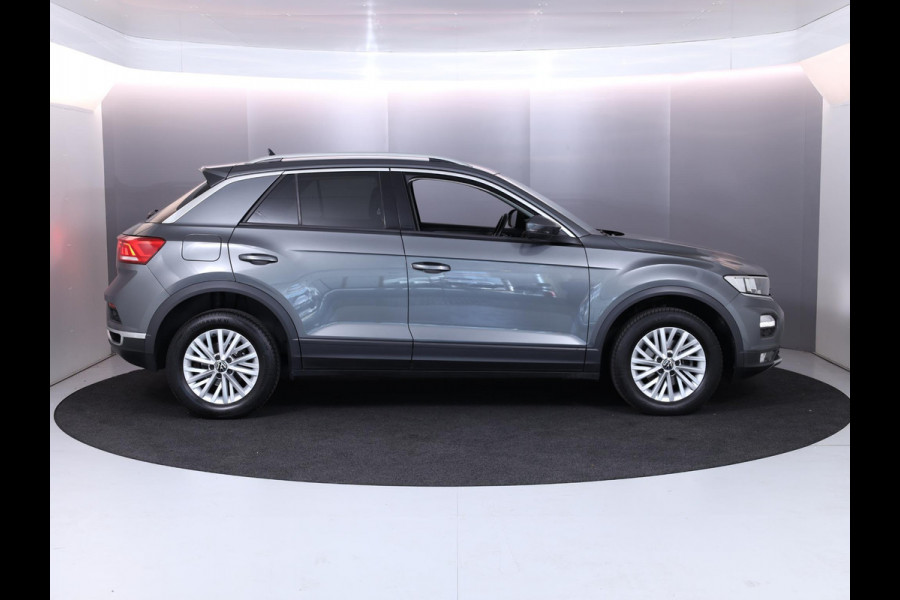 Volkswagen T-Roc 1.0 TSI Style 110 pk | Navigatie | Parkeersensoren | Adaptieve cruise control | Autom. airco |