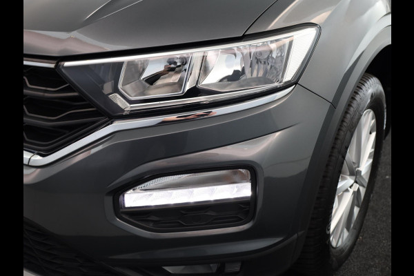 Volkswagen T-Roc 1.0 TSI Style 110 pk | Navigatie | Parkeersensoren | Adaptieve cruise control | Autom. airco |