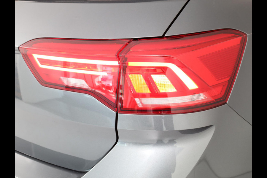 Volkswagen T-Roc 1.0 TSI Style 110 pk | Navigatie | Parkeersensoren | Adaptieve cruise control | Autom. airco |
