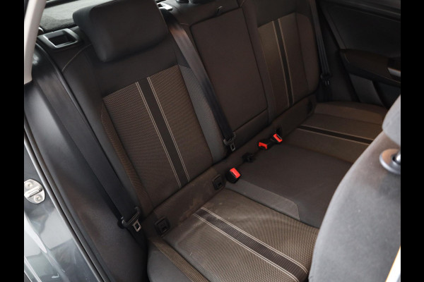 Volkswagen T-Roc 1.0 TSI Style 110 pk | Navigatie | Parkeersensoren | Adaptieve cruise control | Autom. airco |