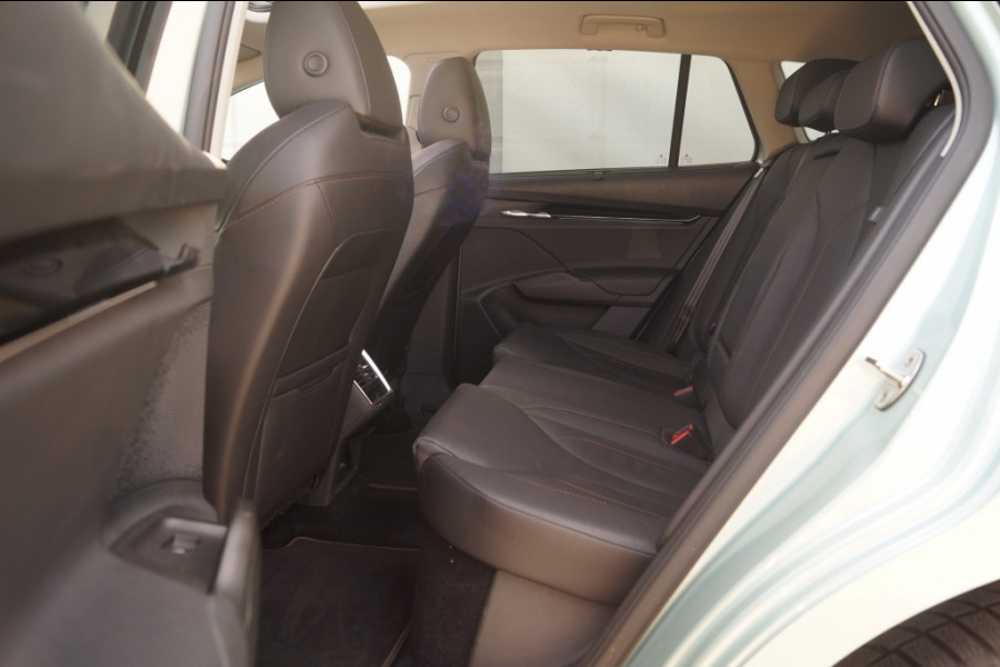 Škoda ENYAQ iV 60 180pk 62kWh -PANO-LEER-NAVI-ECC-PDC-