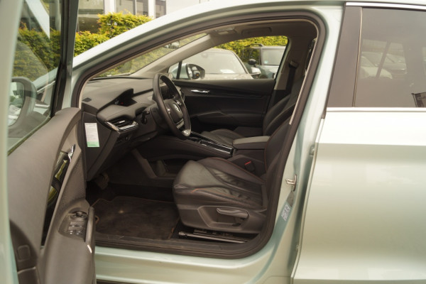 Škoda ENYAQ iV 60 180pk 62kWh -PANO-LEER-NAVI-ECC-PDC-