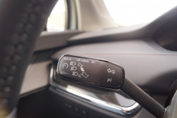 Škoda ENYAQ iV 60 180pk 62kWh -PANO-LEER-NAVI-ECC-PDC-