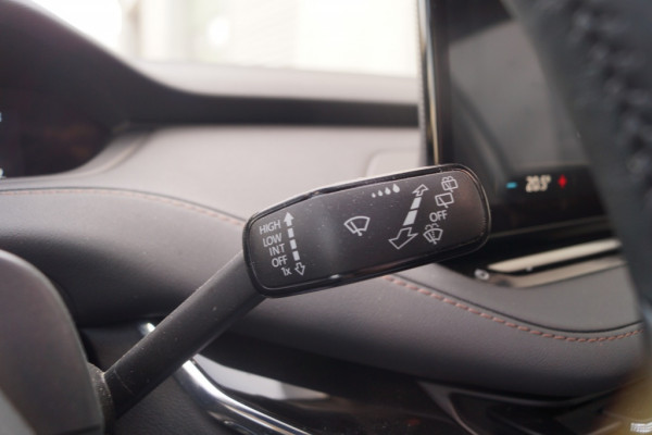 Škoda ENYAQ iV 60 180pk 62kWh -PANO-LEER-NAVI-ECC-PDC-