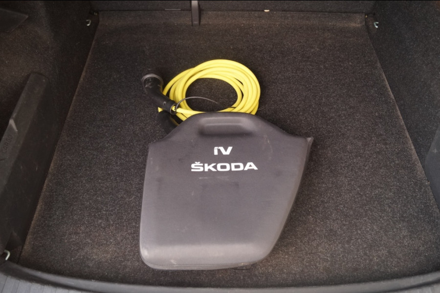 Škoda ENYAQ iV 60 180pk 62kWh -PANO-LEER-NAVI-ECC-PDC-