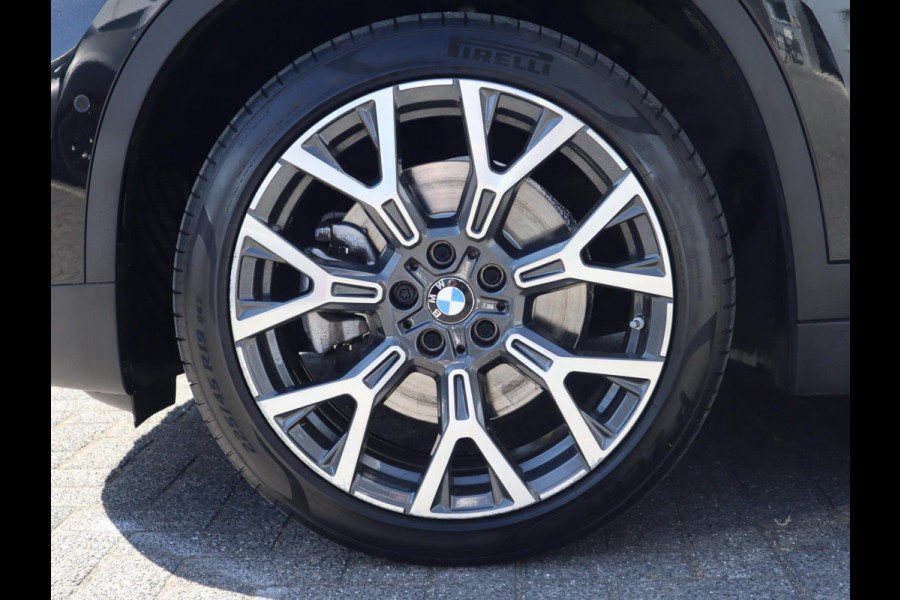 BMW X1 sDrive20i VDL Nedcar Edition | Head Up | Leder | Trekhaak |